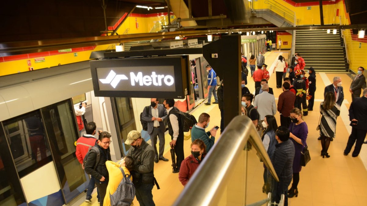 Espera. La gente deberá crear una cuenta en la web oficial para acceder a los tiques que le permitirían usar el metro sin costo, hasta el 5 de marzo