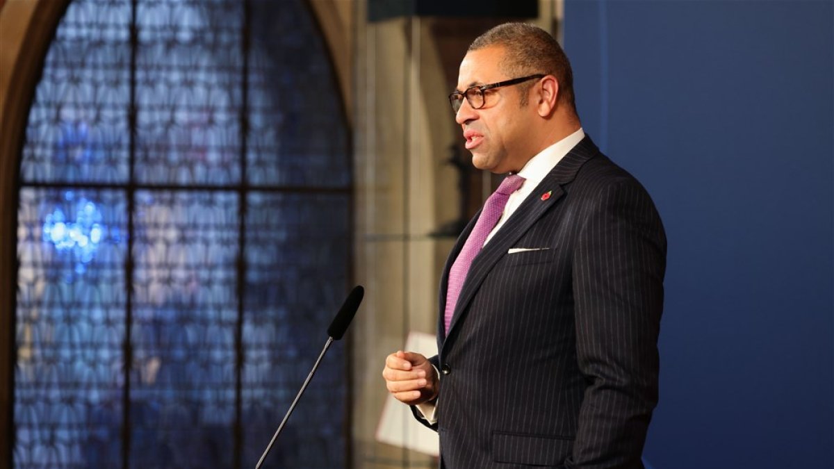 Figura. El secretario de Estado de Asuntos Exteriores británico, James Cleverly, durante una declaración