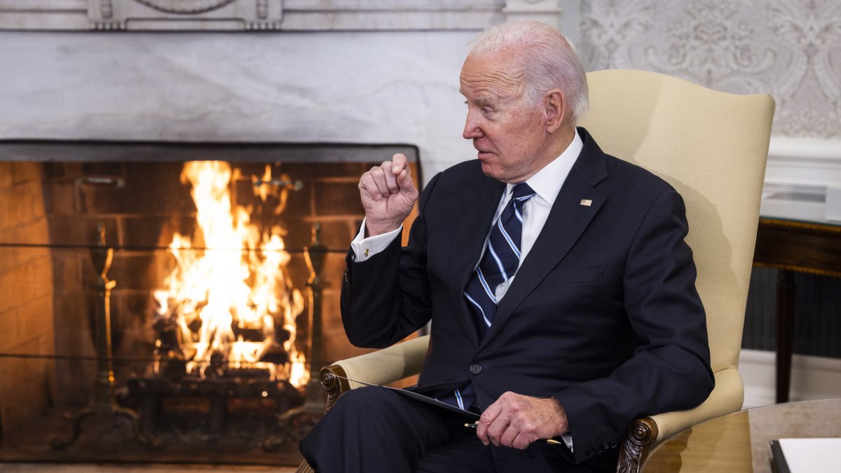 Figura. El presidente de los Estados Unidos, Joe Biden, durante una reunión dentro de la Oficina Oval de la Casa Blanca en Washingto.