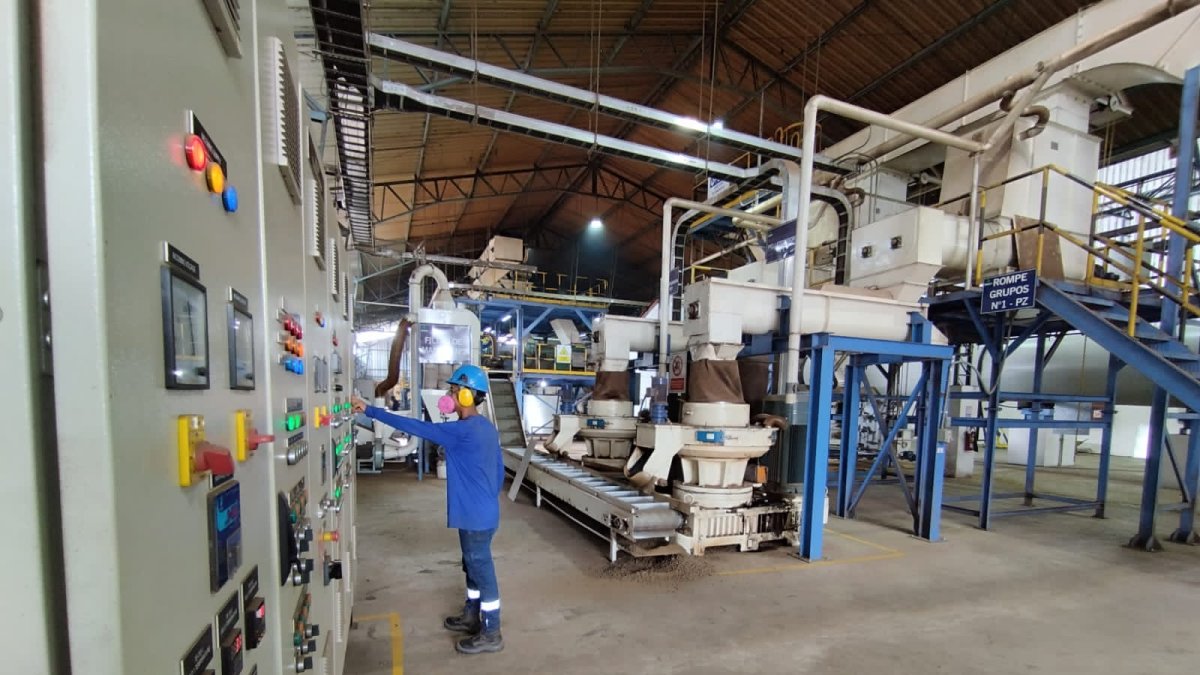 La firma busca reemplazar el uso de diésel y el búnker por fuentes menos contaminantes.