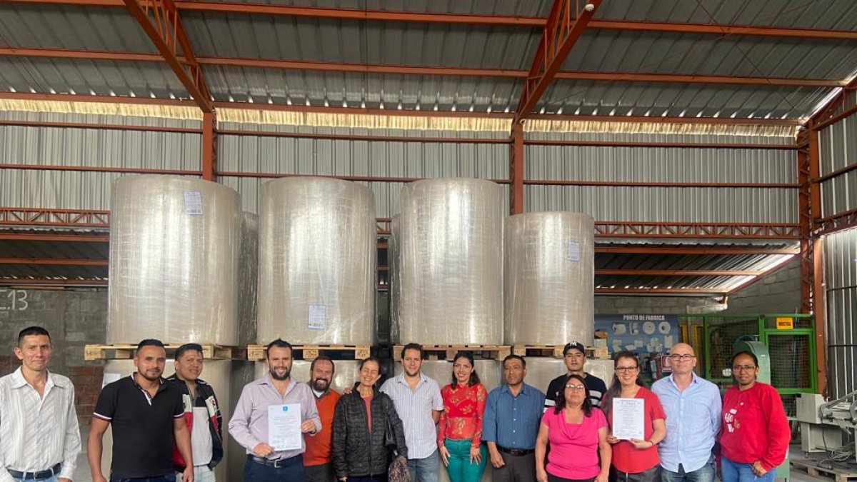 Ejecutivos y parte de la plantilla de empleados. 