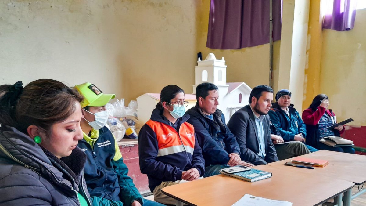 Reunión. Equipo técnico se reúne para planificar estrategias de prevención ante actividad volcánica.