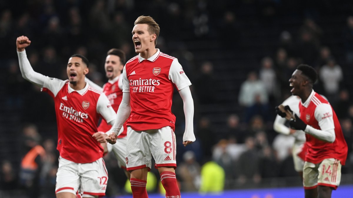 Los jugadores del Arsenal celebrar luego de la victoria frente al Totthenham.