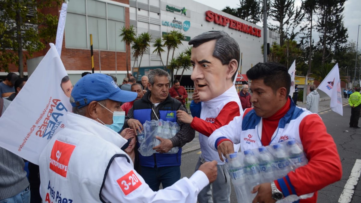 Ambiente previo al debate de la Alcaldía de Quito.