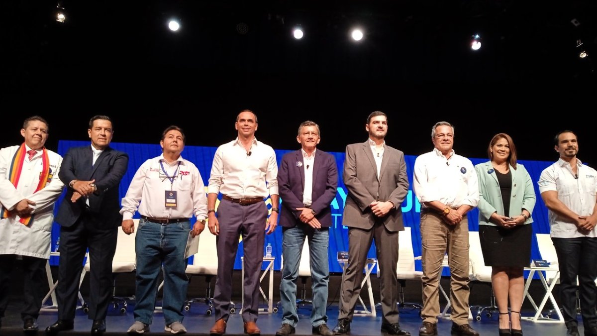Los 11 candidatos a la Alcaldía de Guayaquil debaten en dos bloques.