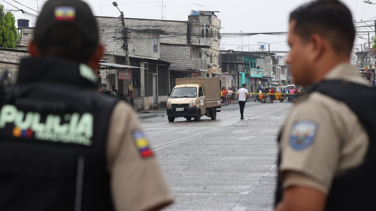 Atentado. Tres de las víctimas viajaban en un furgón, donde se arrojó el pedazo de cartón con la amenaza.