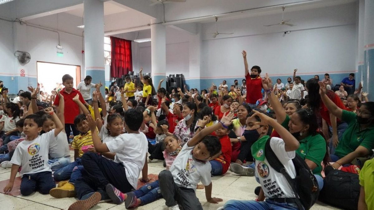 Actividad. Niños de 20 parroquias asisten a encuentro conmemorativo.