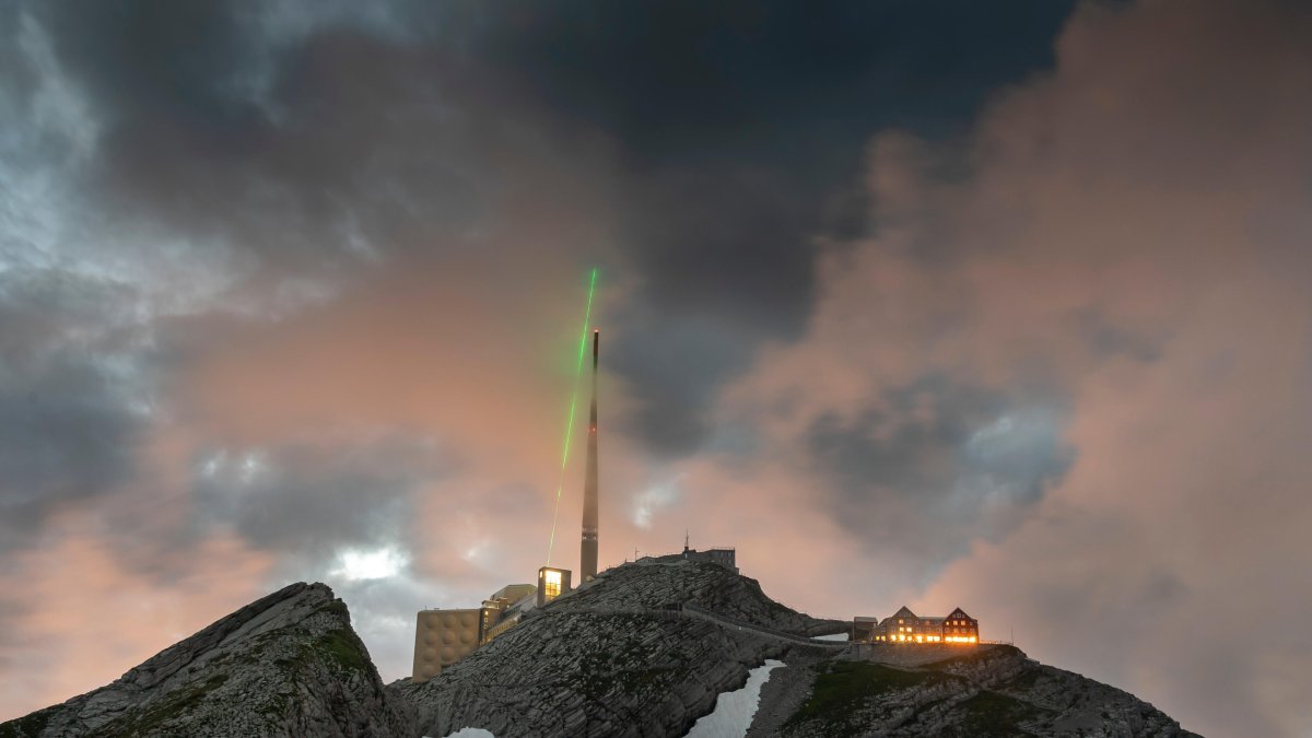 En esta imagen se observa un  láser verde  en acción.