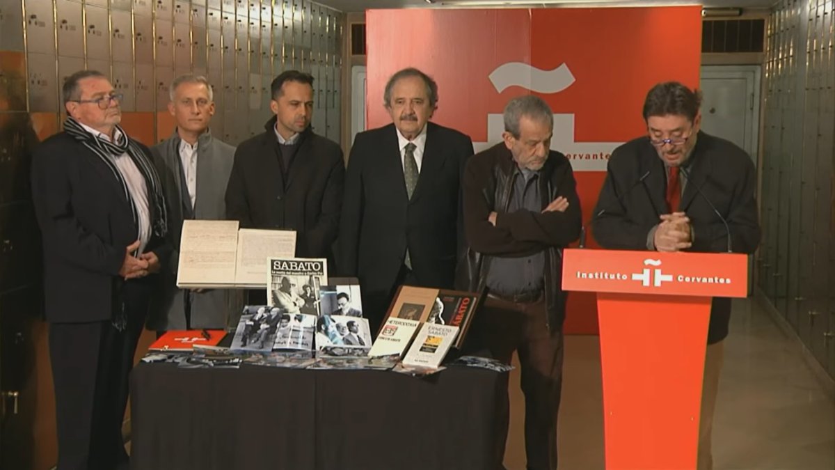 Presencia. En la imagen si ve el momento de la ceremonia formal del arribo de los documentos al instituto.