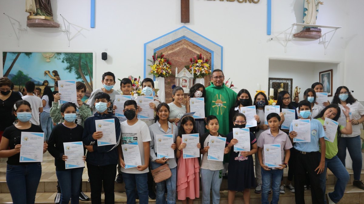 Guayaquil. En la iglesia Inmaculada Concepción decenas de niños y jóvenes terminaron sus cursos de catecismo.