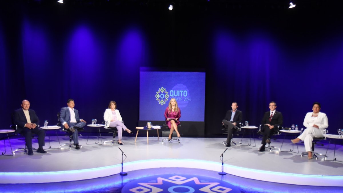 Procesado. El candidato Jorge Yunda, que afronta un juicio por peculado en la compra de pruebas para la COVID, se cuidó de cruzar la pierna izquierda sobre la derecha y nunca al revés.