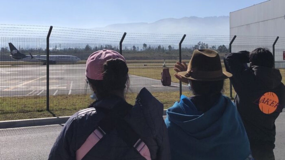 Familiares del migrante fallecido señalaron que se endeudaron con varios bancos para poder costear el viaje.