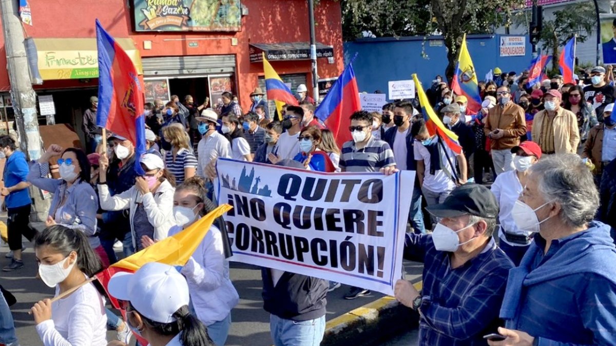 Marcha. En 2021, un grupo de capitalinos salió a las calles para pedir trasparencias en las contrataciones.