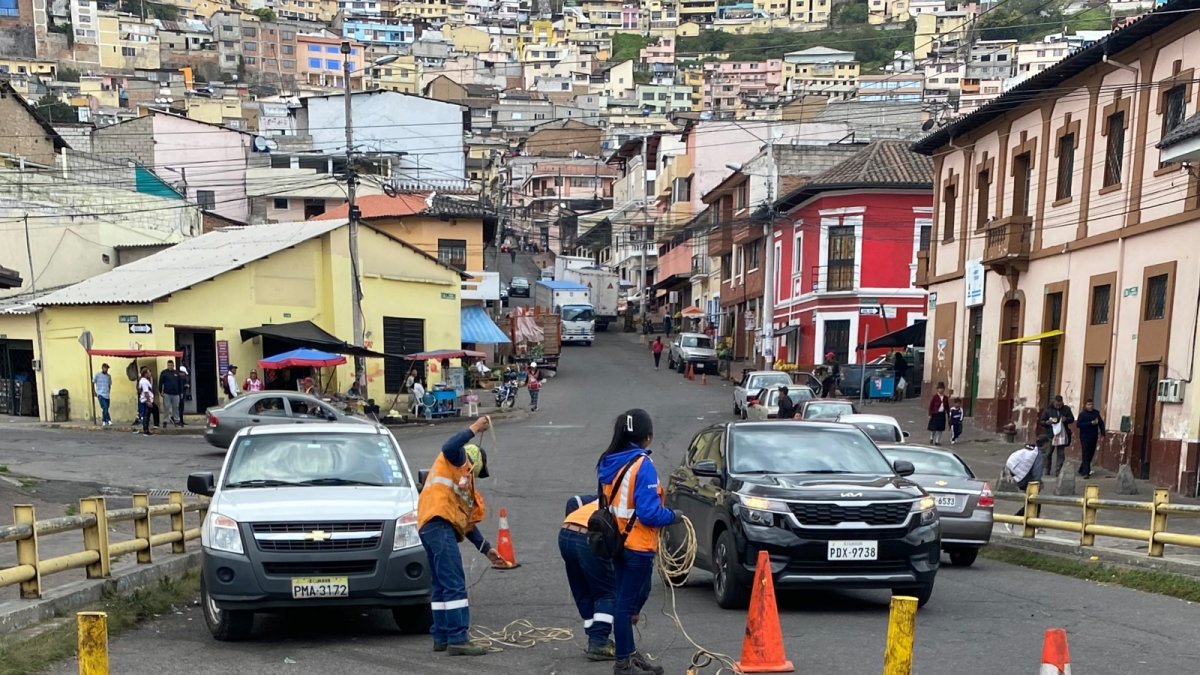 Solución. Un equipo retiró el material que obstaculizaba la circulación en esta calle de alto flujo