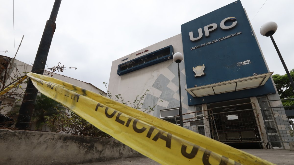 Urgencia. Los moradores del sector de la 14 y Pedro Pablo Gómez, centro sur de Guayaquil, instan a las autoridades para que se habilite la UPC, para evitar que se convierta en guarida de drogadictos.