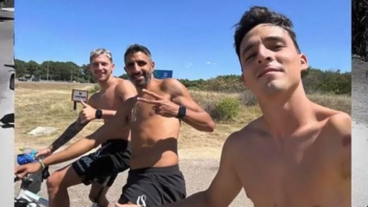 En bicicleta y sin camisa. En Uruguay, los jugadores de Independiente del Valle arrancaron más de un suspiro.