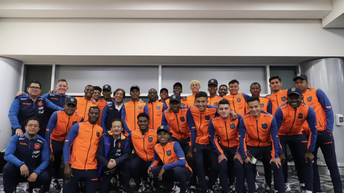 La selección ecuatoriana sub-20 antes de su viaje a Colombia.