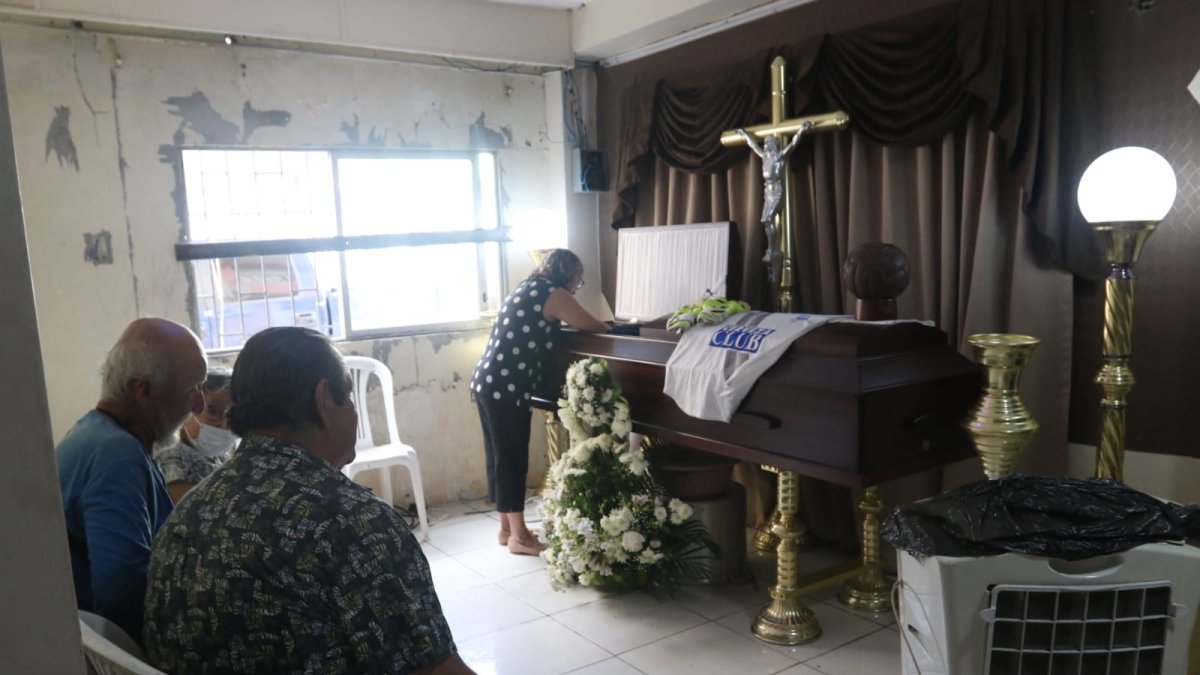 El hombre está siendo velado este miércoles, en el lugar se encuentran sus parientes y conocidos.