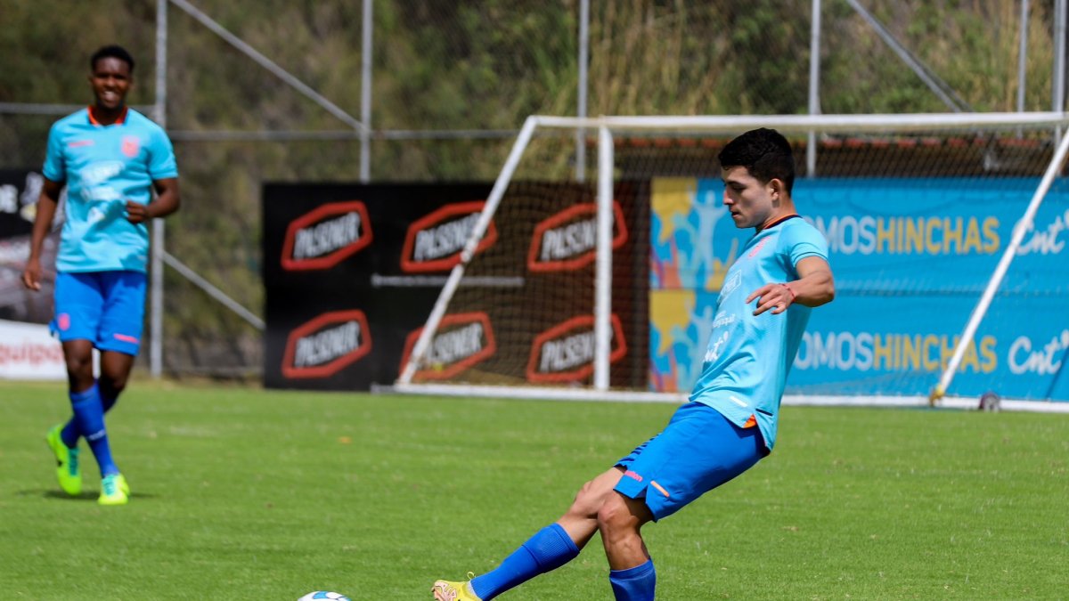 La selección ecuatoriana sub-20 se alista para el debut ante Chile.