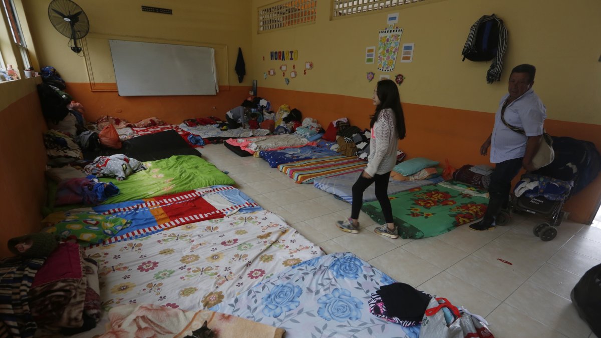 Vista general de un albergue para algunos de los afectados tras el derrumbe en Rosas, departamento del Cauca (Colombia). EFE/