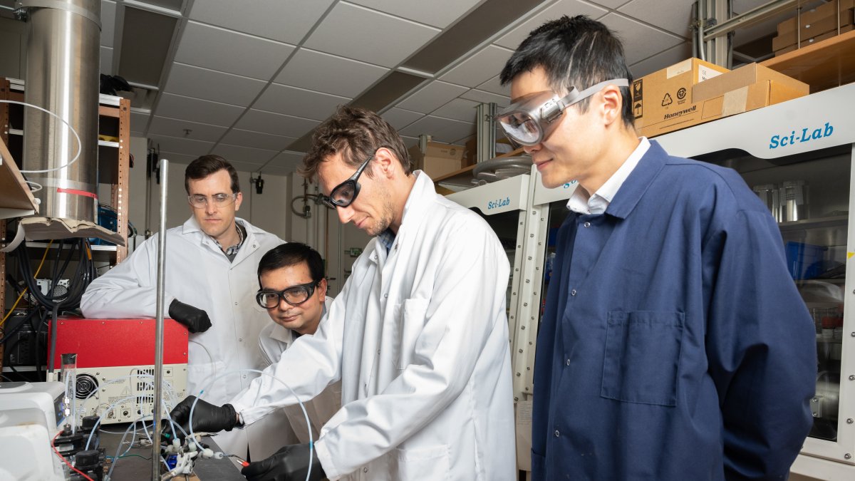 Investigadores trabajando en el laboratorio del Georgia Tech, en Estados Unidos.