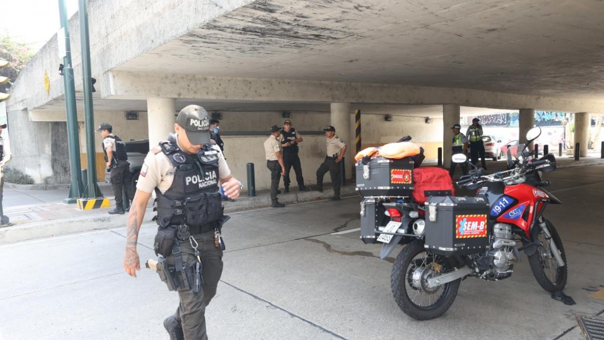 En este túnel del paso a desnivel de la avenida del Bombero fue interceptado Javier Rosero Quiroz. Conducía su camioneta.