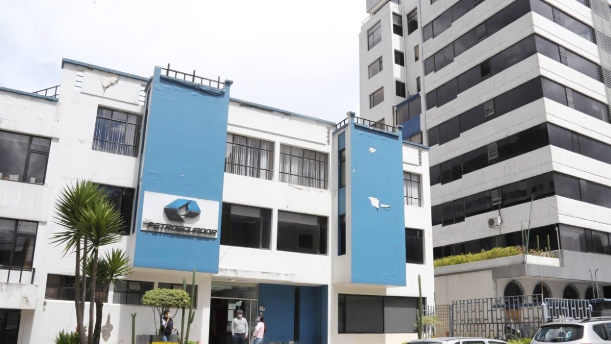 La empresa pública ¨Petroecuador estima que la desvinculación de 70 trabajadores generará un ahorro de $1,71 milllones.
