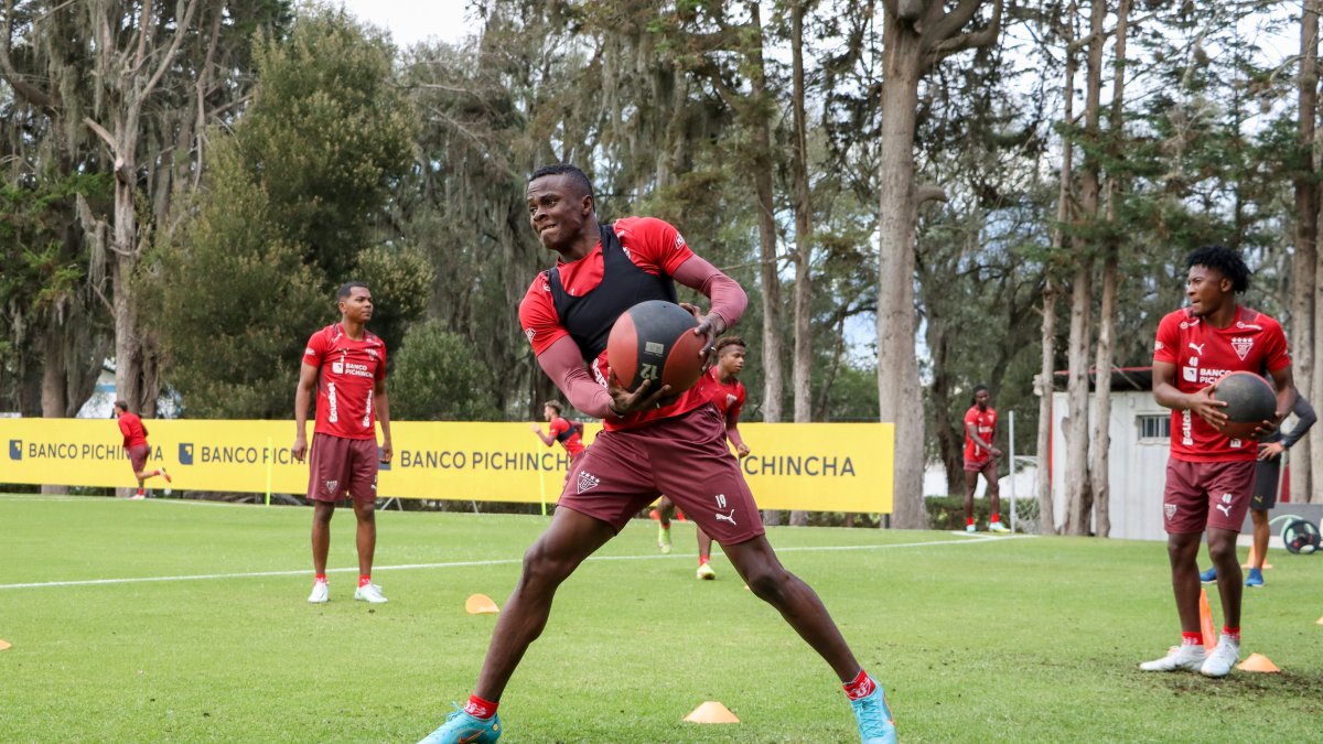 José Angulo es uno de los nuevos delanteros para Liga Deportiva Universitaria de Quito en esta temporada 2023. Él llega desde el Tijuana, del fútbol mexicano.