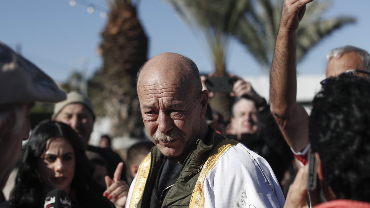 El pueblo árabe-israelí de Ara amaneció este jueves ante una fuerte presencia policial , por el regreso de Maher Younis, a su pueblo