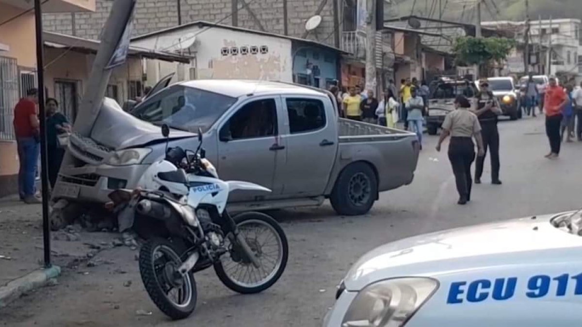 Las víctimas viajaban en esta camioneta. En la escena se hallaron 21 indicios balísticos.