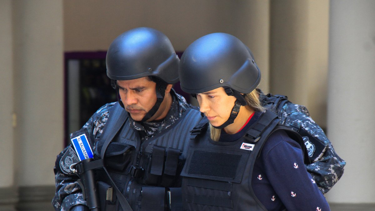 Fotografía cedida por la Policía Nacional Civil (PNC) de El Salvador donde se muestra a la colombiana Margaret Lizeth Chacón