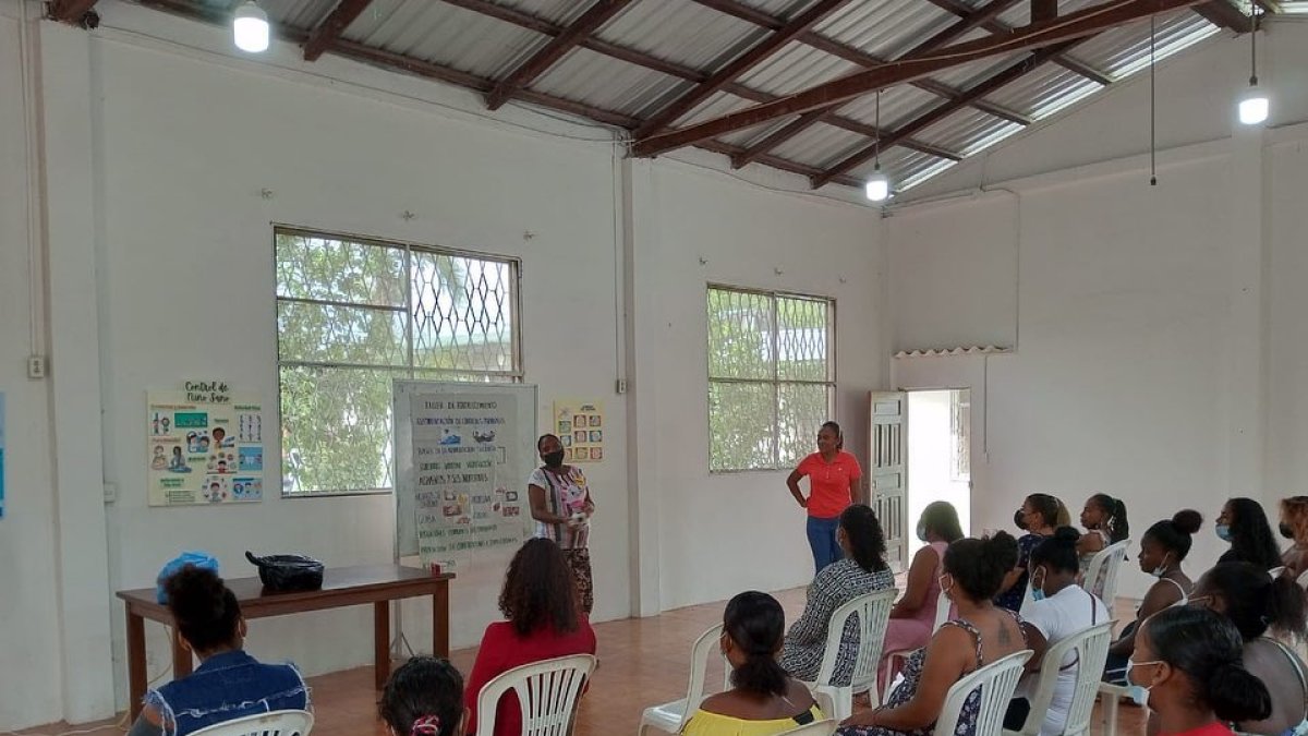 Dictan talleres en Esmeraldas, dirigido a las madres.