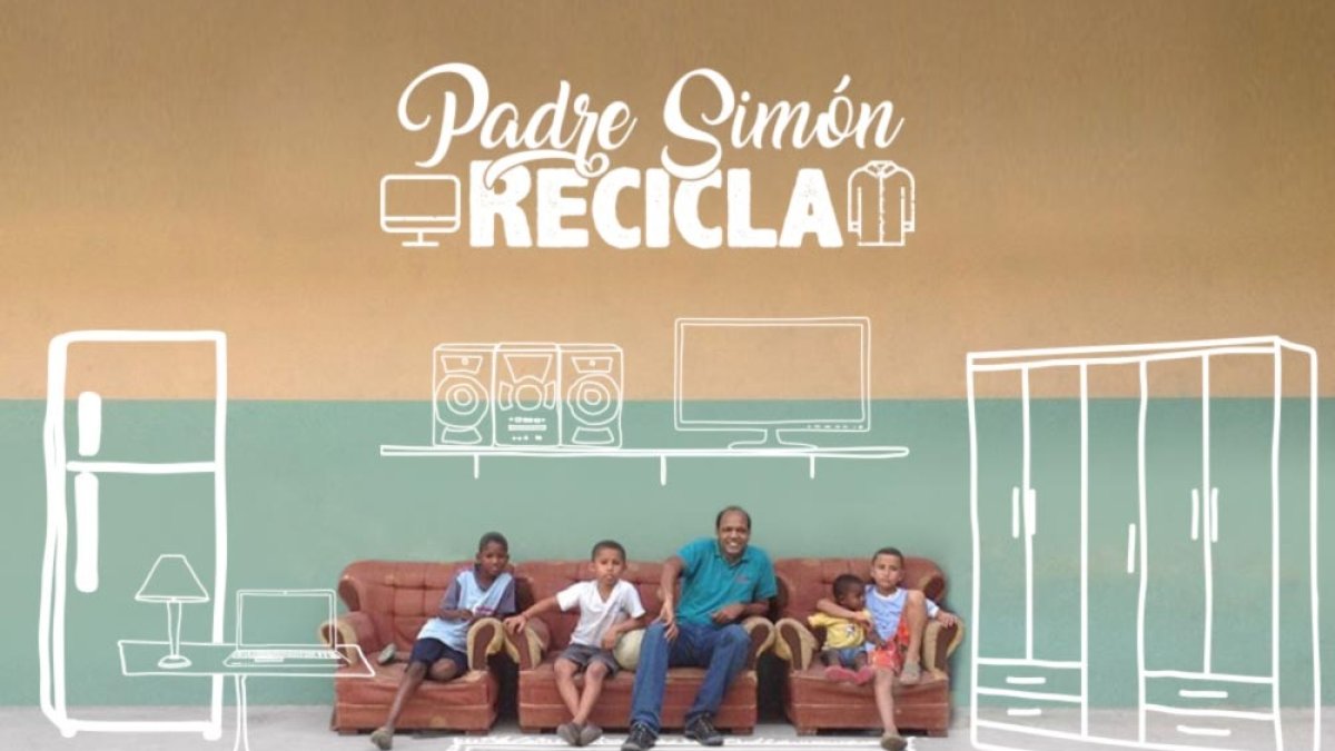 El padre Simón, conocido como el ‘Amigo del millón’, mantiene una campaña permanente de reciclaje por medio de la fundación Kairós.