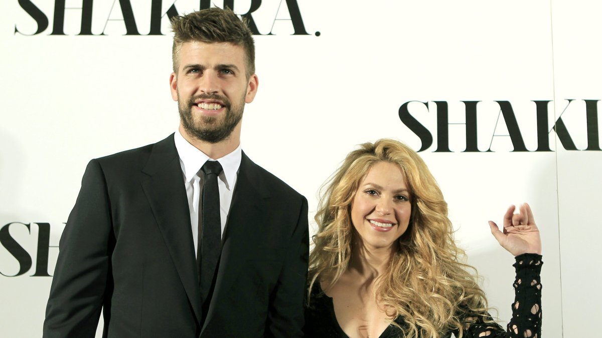 La cantante colombiana, Shakira, acompañada por su expareja, el exfutbolista del F. C. Barcelona, Gerard Piqué en una foto de archivo.
