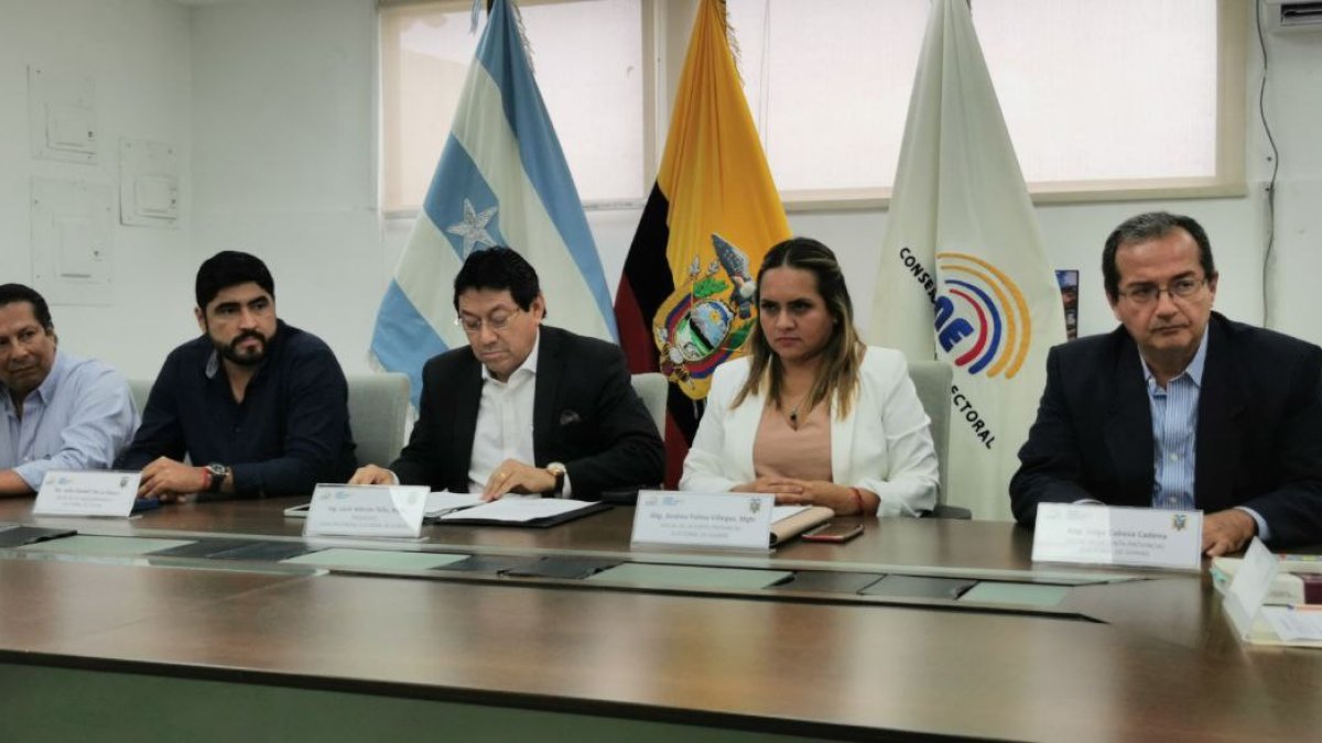 Escenario. Con  cinco votos a favor, Julio Candell De La Gasca fue elegido como el presidente del cuerpo colegiado.