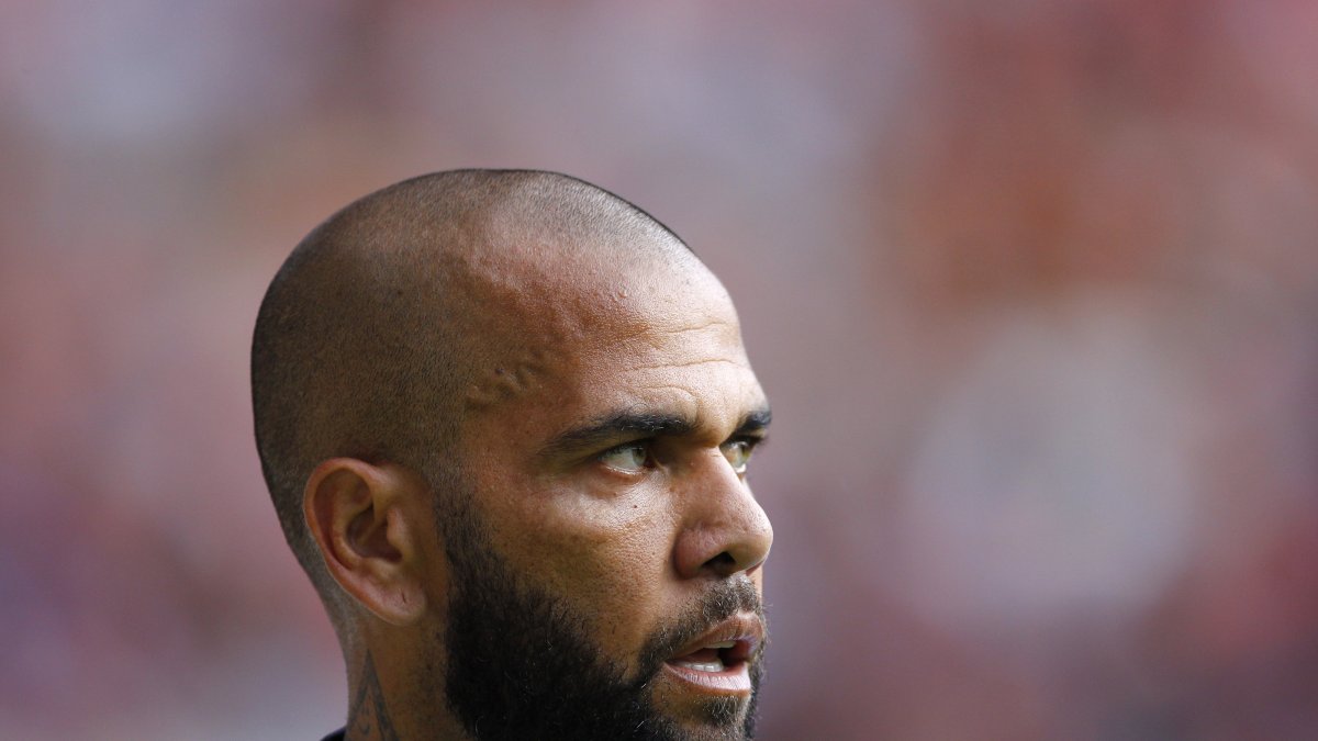 La medida fue tomada al considerar que presenta un elevado riesgo de fuga, dadas sus capacidades económicas y que reside fuera de España.