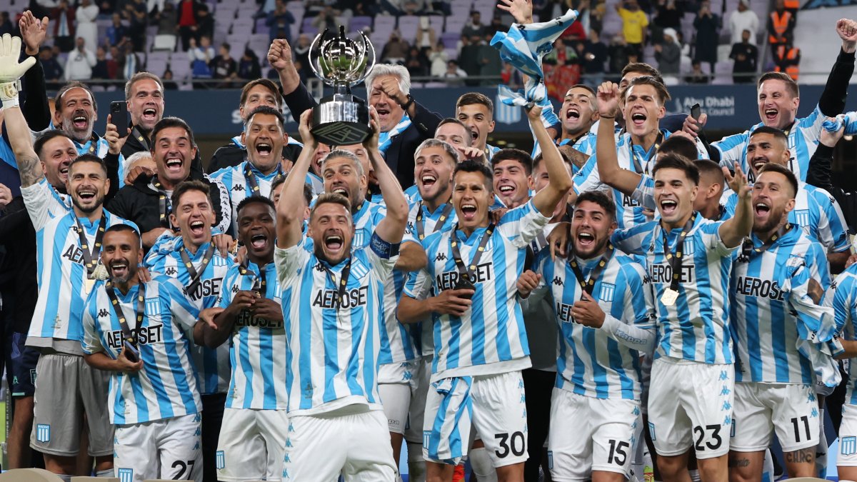 La escuadra de Racing  festejando el título en Abu Dhabi.