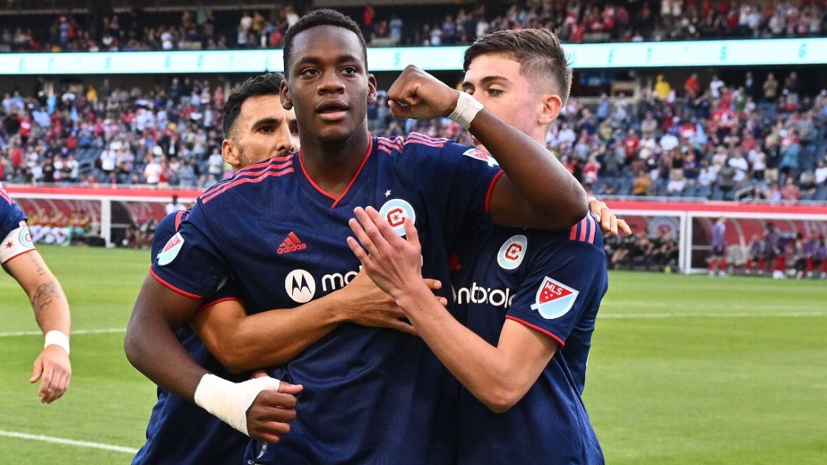18 millones de dólares pagó el Aston Villa al Chicago Fire por Jhon Durán.