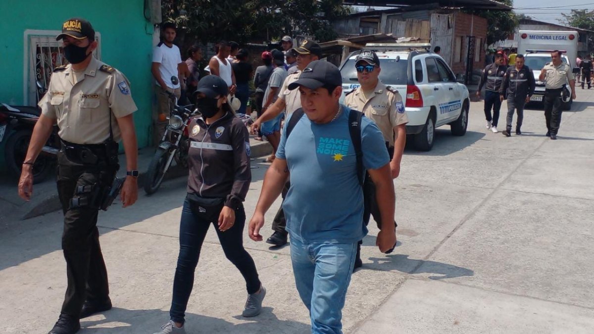 Balzar. La policía buscaba las posibles rutas de escape de los asesinos.