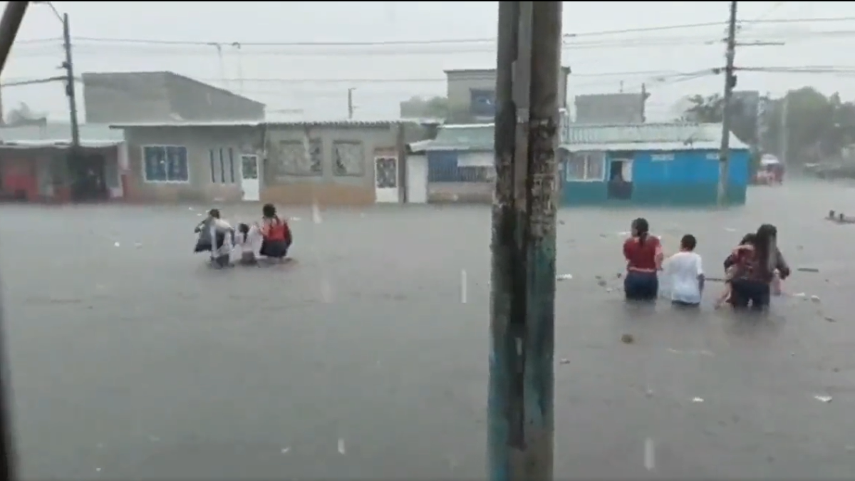 Perjuicio. Los niños son los más afectados al salir de clases.