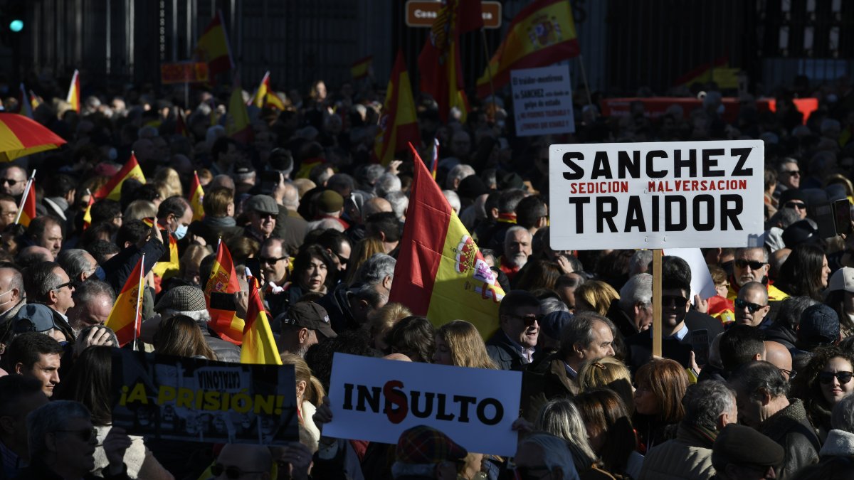 Con pancartas salieron a protestar en Madrid.