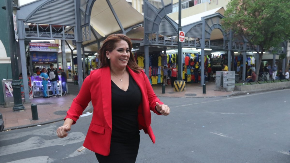 La aspirante al Sillón de Olmedo hizo una Parada Expreso en el casco comercial de la urbe para contarnos un poco sobre su plan de trabajo.