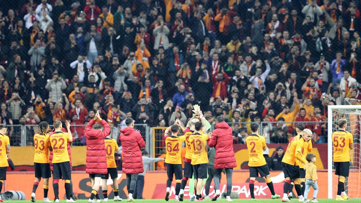 Los jugadores del Galatasaray festejan el triunfo de este sábado 21 de enero de 2023.