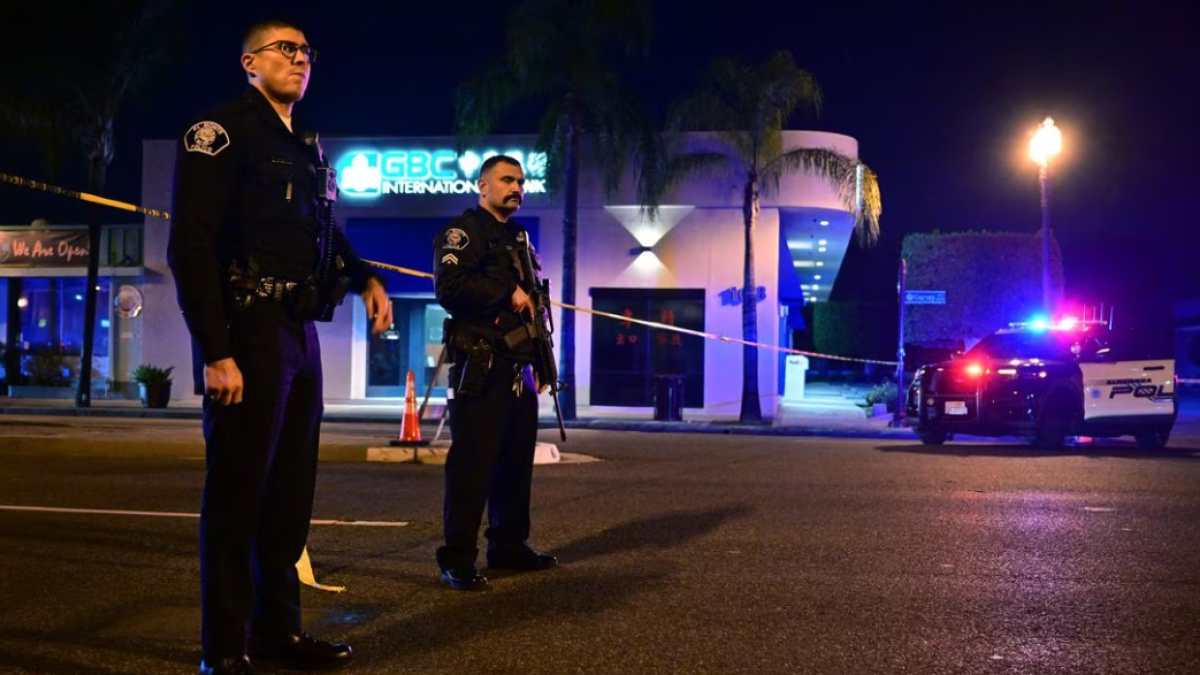 Personal de la Policía llegó al sitio para vigilarlo.