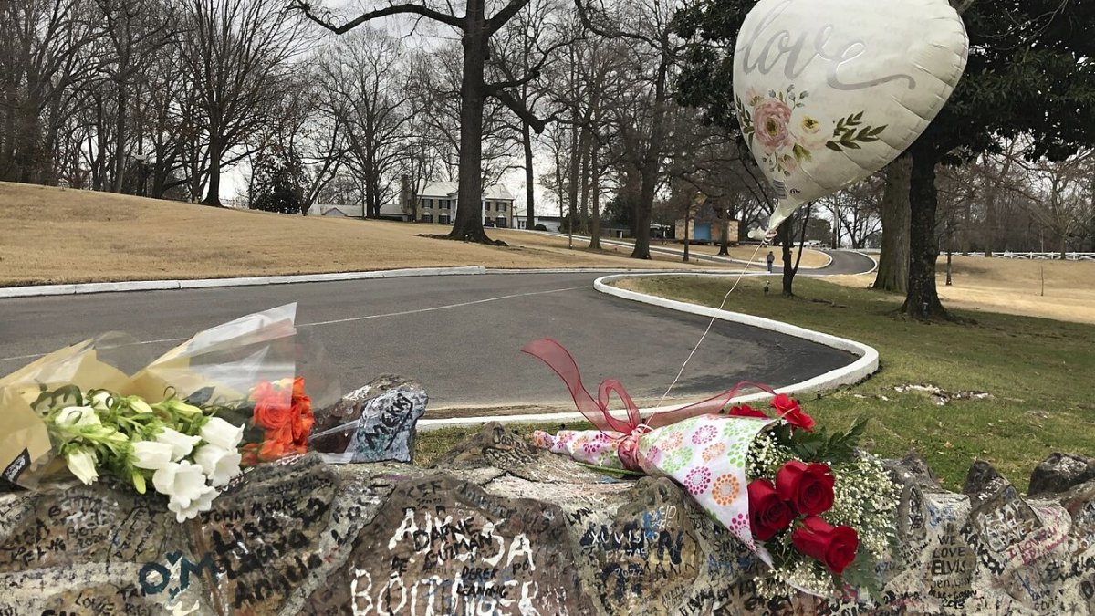 En el mítico jardín resposa la fallecida artista junto a su padre y su hijo Benjamín, quien se suicidó a los 27 años.