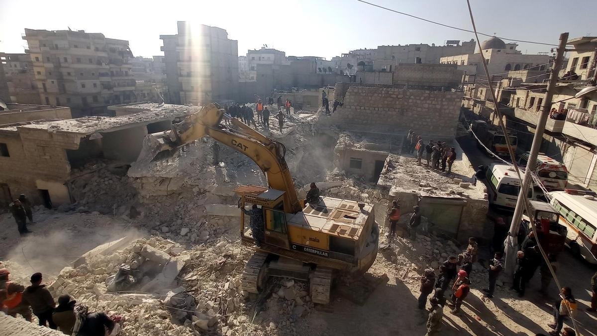 Después del siniestro iniciaron las operaciones de rescate y recuperación de cuerpos.