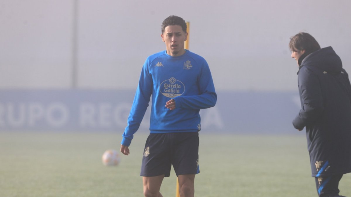 Deportivo La Coruña dio oficialmente la bienvenida al ecuatoriano Kike Saverio.