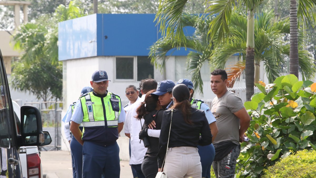 Muerte. Los familiares lamentaban el fallecimiento del agente de la ATM.