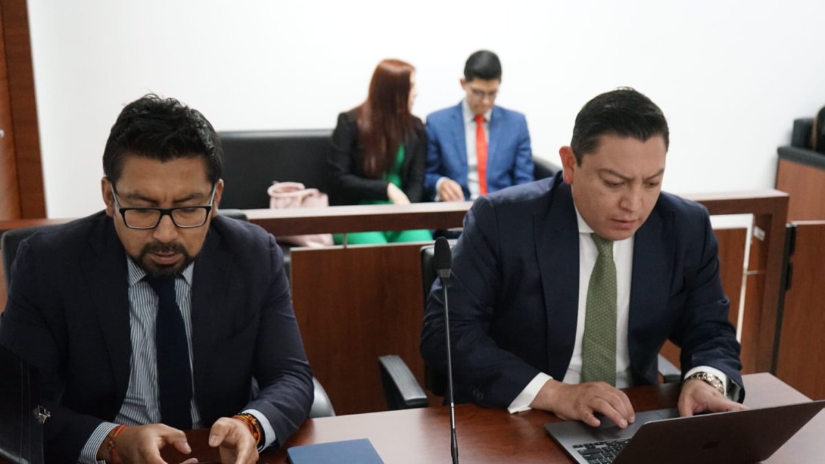 Defensa de Fernando Alvarado.