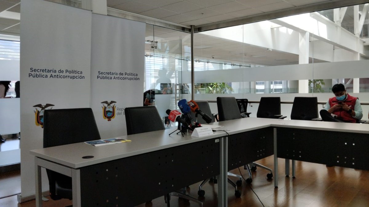 Salón. En la Plataforma Financiera todo estuvo listo para la rueda de prensa de Luis Verdesoto.